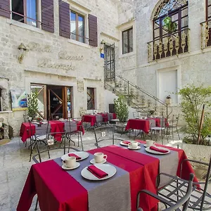 Bed & Breakfast Palace Derossi, Traù
