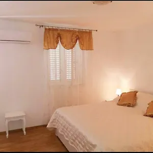Perina Trogir